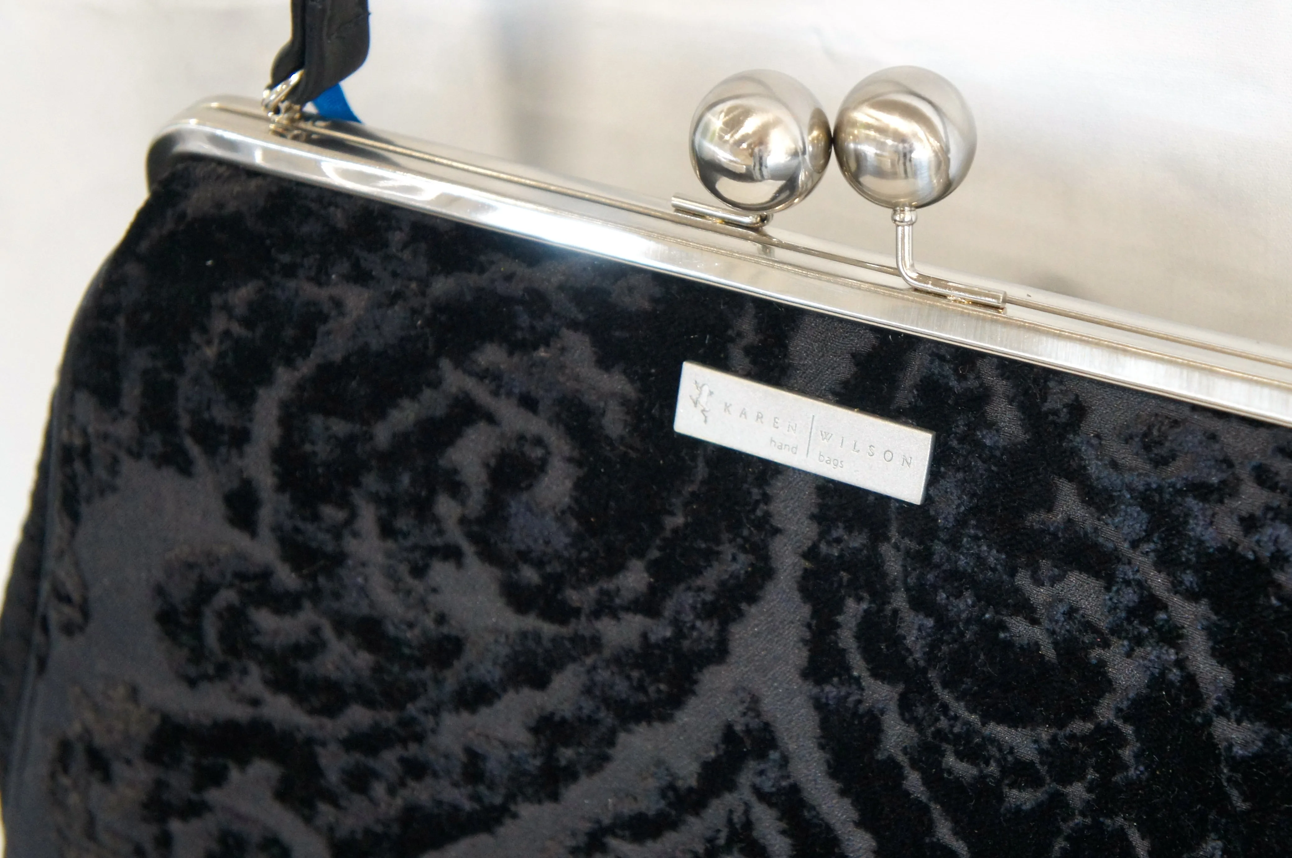 4054- Cut Velvet Damask/Black