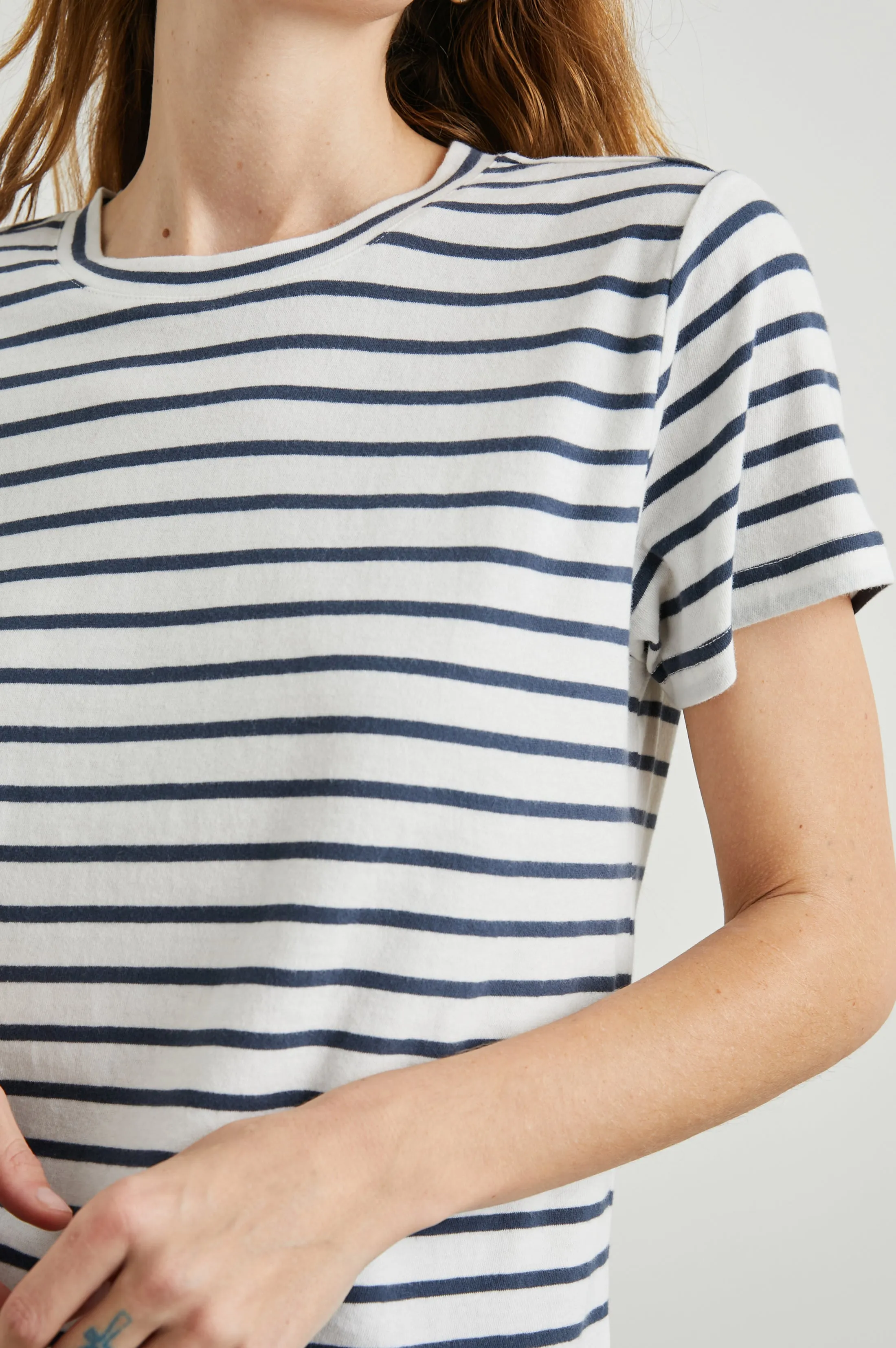 CLASSIC CREW NECK T-SHIRT - IVORY NAVY STRIPE