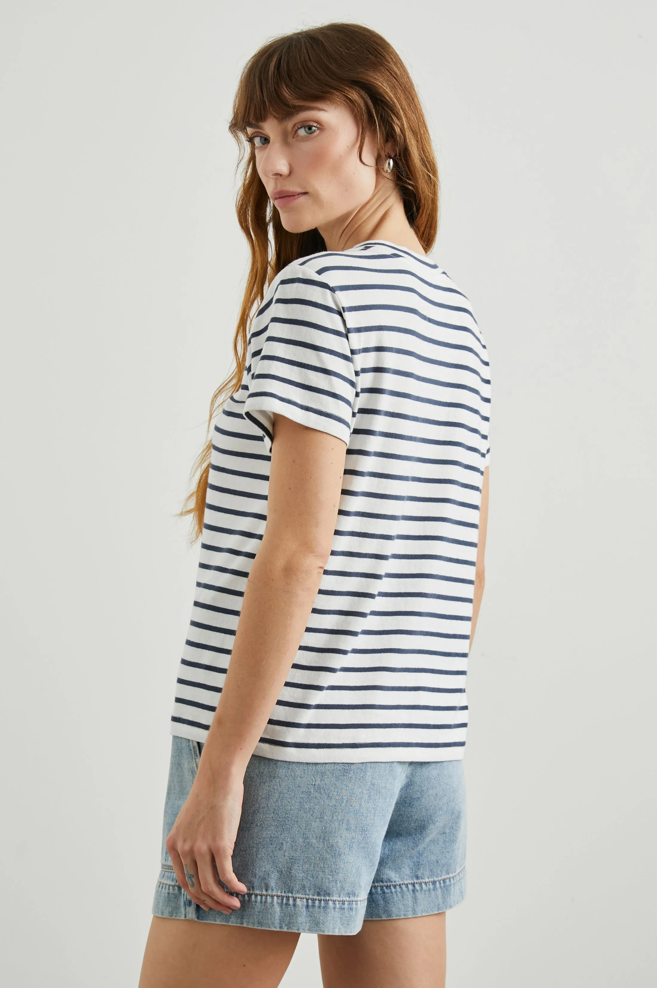 CLASSIC CREW NECK T-SHIRT - IVORY NAVY STRIPE